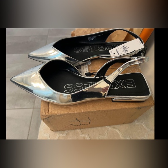 Silver pointed toe pumps - Picture 2 of 5